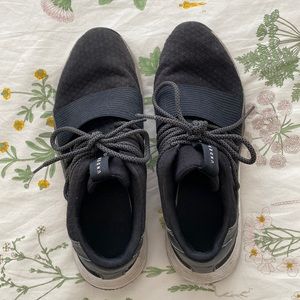 UNDER ARMOUR RUNNING SHOES